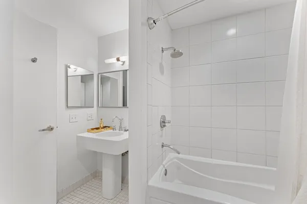 $4,000 | 88 Kingston Street, Unit 1F, Boston, MA 02111