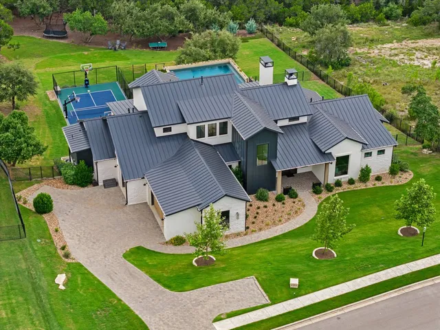 a view of a tennis court