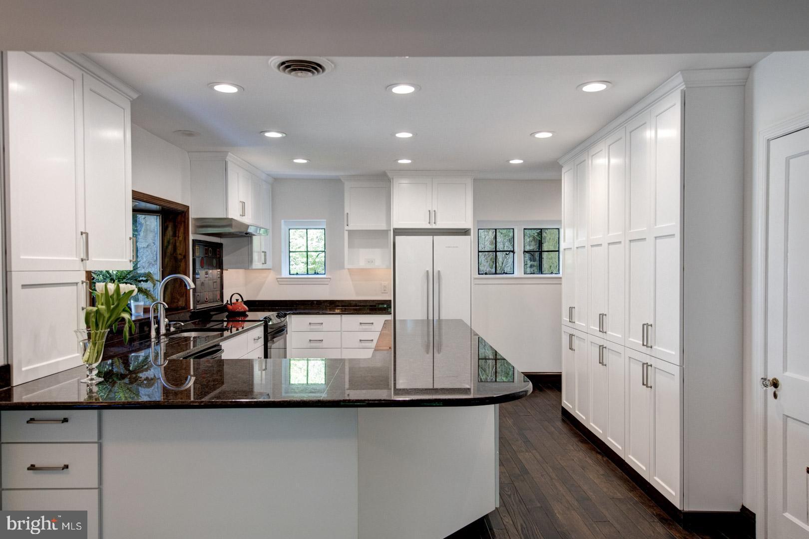 310 Windsor Avenue Wayne, PA 19087 - Photo 11 of 31 Kitchen with counter seating