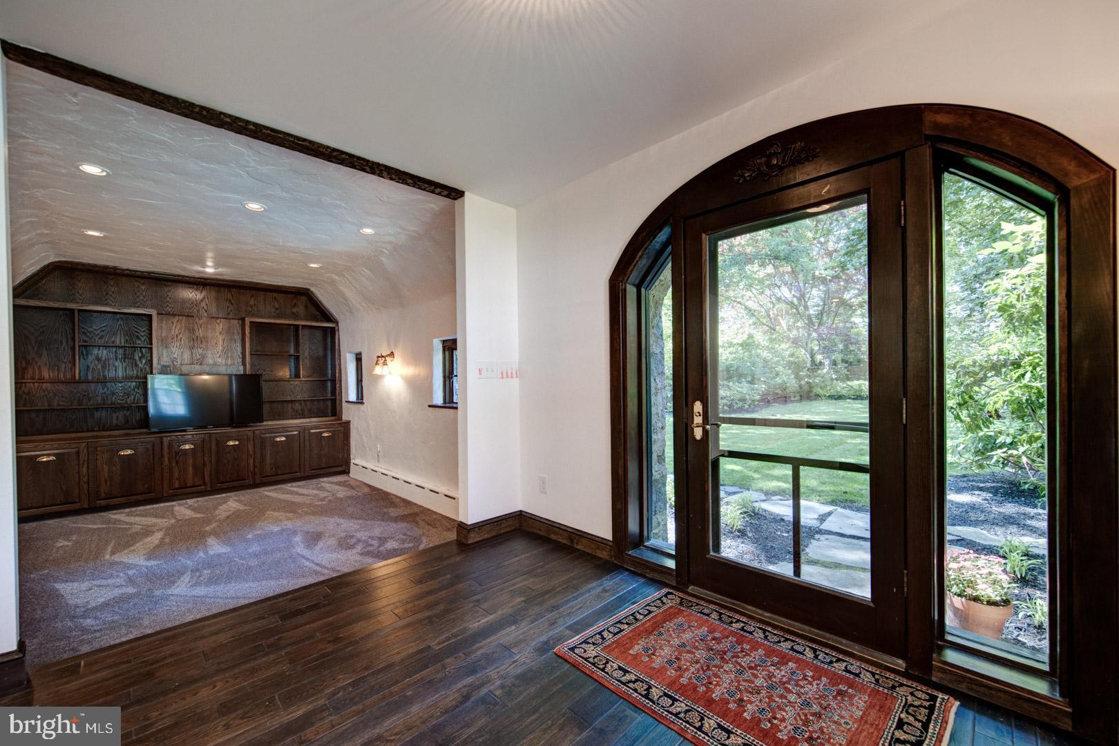 310 Windsor Avenue Wayne, PA 19087 - Photo 13 of 31 Family Room off of Kitchen