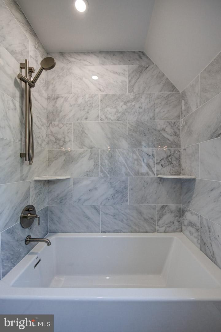 310 Windsor Avenue Wayne, PA 19087 - Photo 25 of 31 Bath #3 Shower-Tub