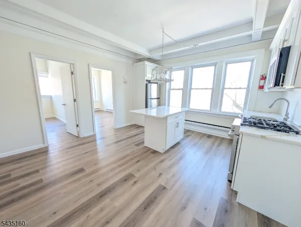 $2,250 | 629B Valley Road, Unit 1, Montclair, NJ 07043