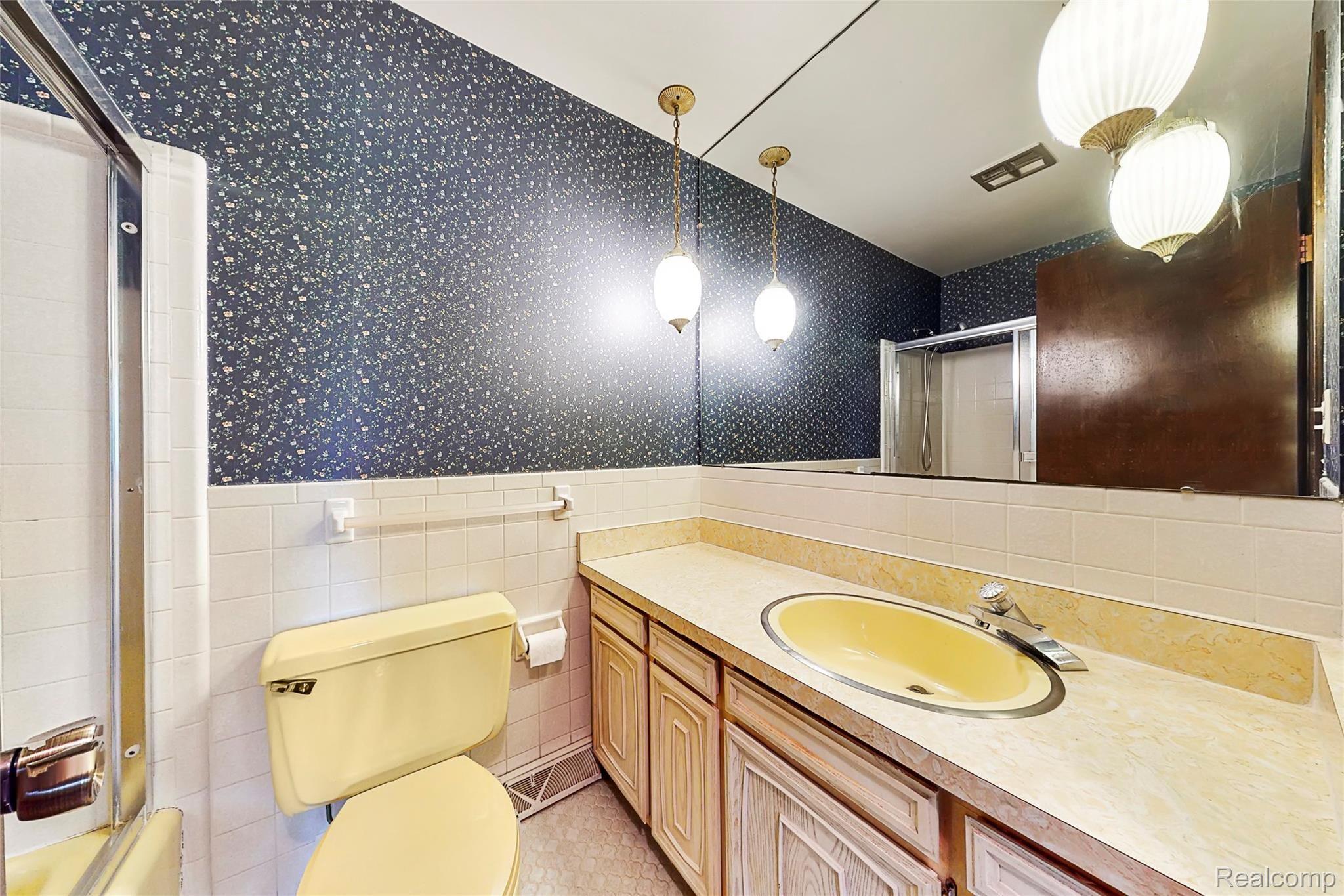 58504 Travis Road New Hudson, MI 48165 - Photo 27 of 53 Full bathroom