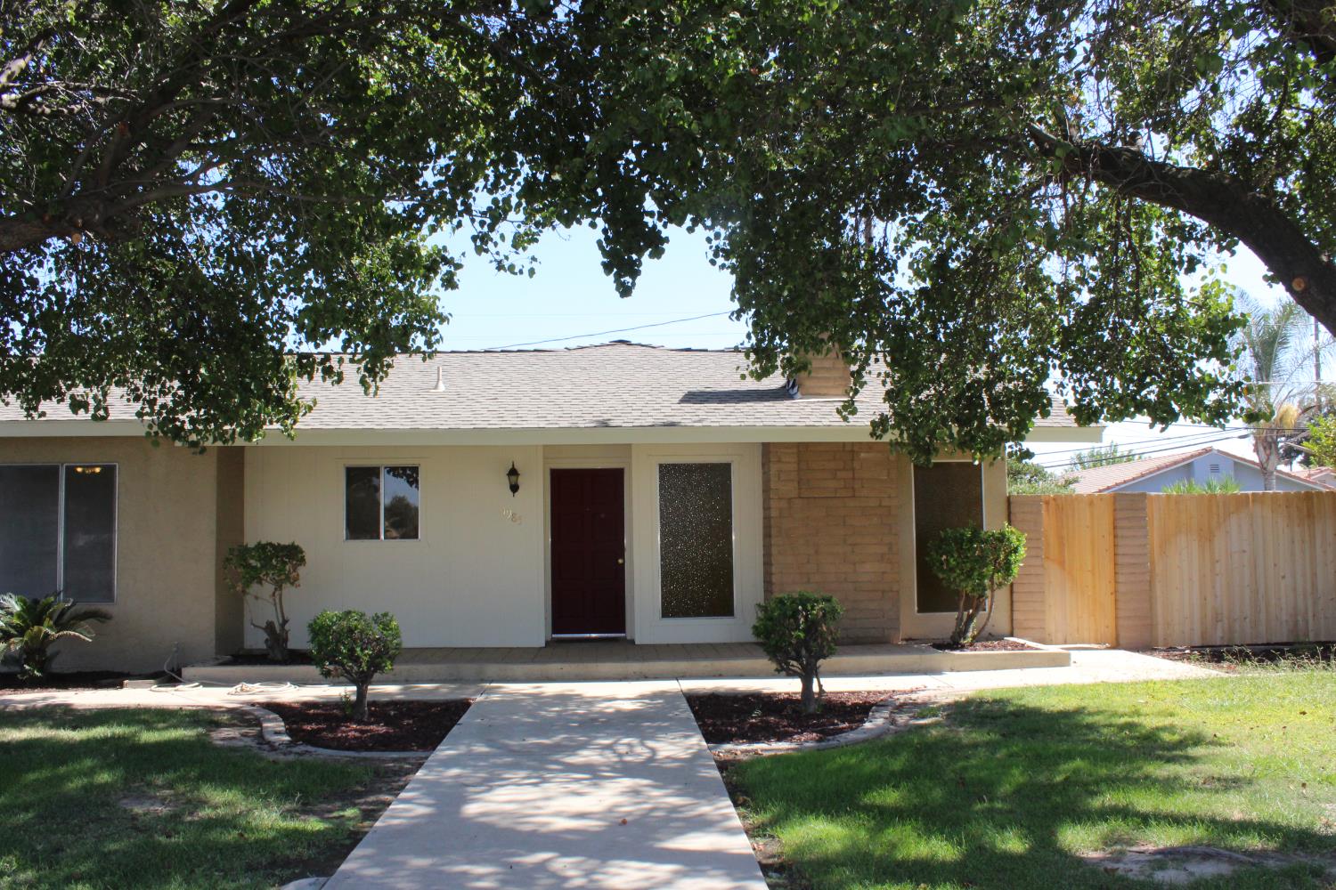 1985 Lynn Lane Hanford, CA 93230 - Photo 2 of 11 a backyard of a house with yard and outdoor seating