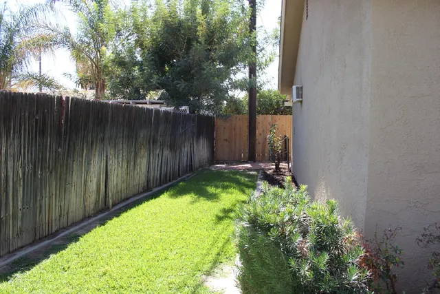 a view of a backyard with pathway