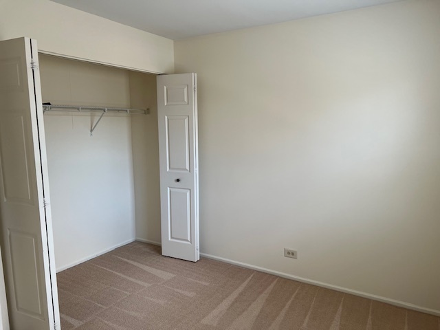 307 Glasgow Lane, Unit V2 Schaumburg, IL 60107 - Photo 10 of 15 a view of an empty room