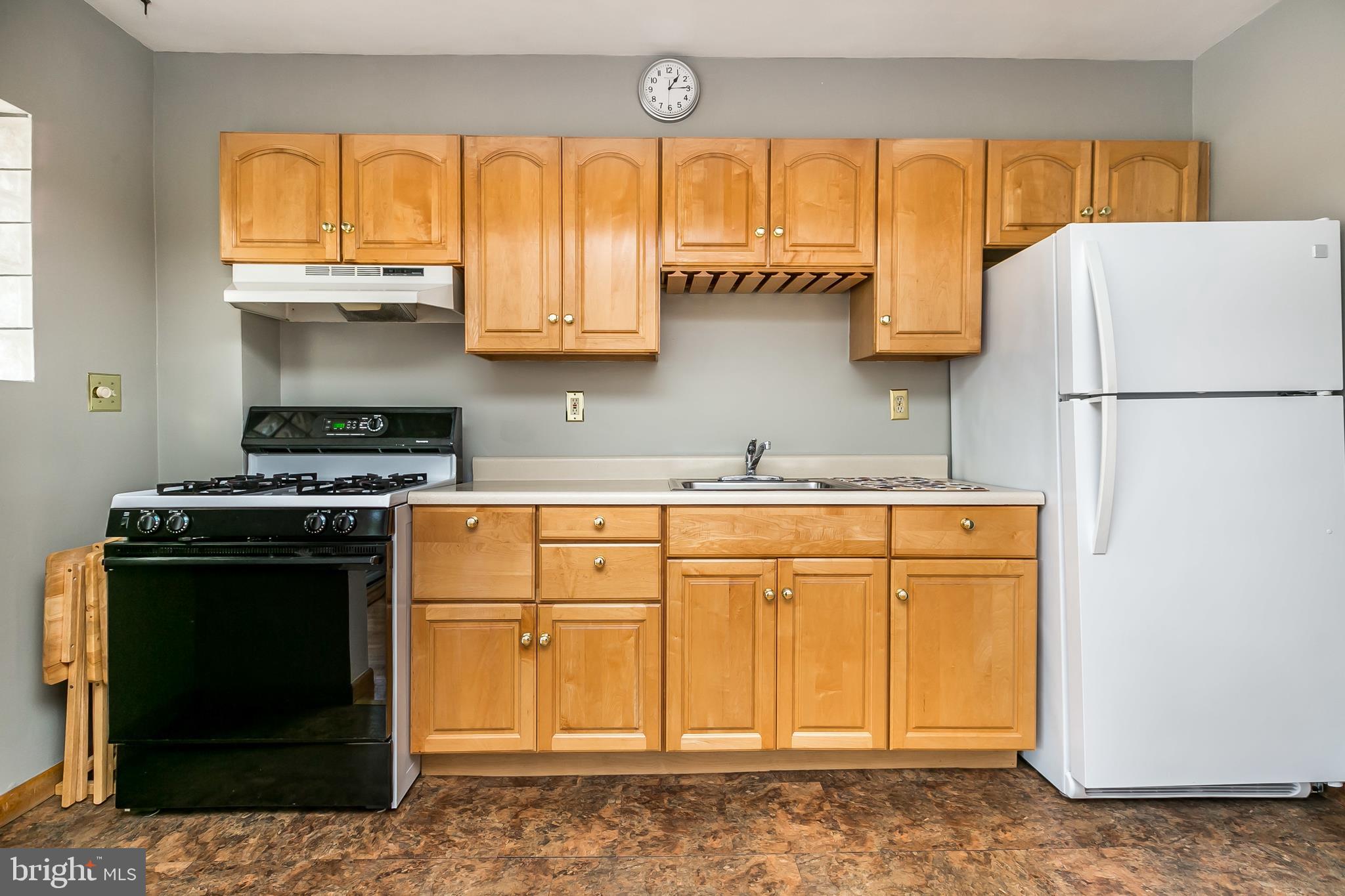 6841 Belclare Road Baltimore, MD 21222 - Photo 8 of 30 Sparkling Remodeled Kitchen
