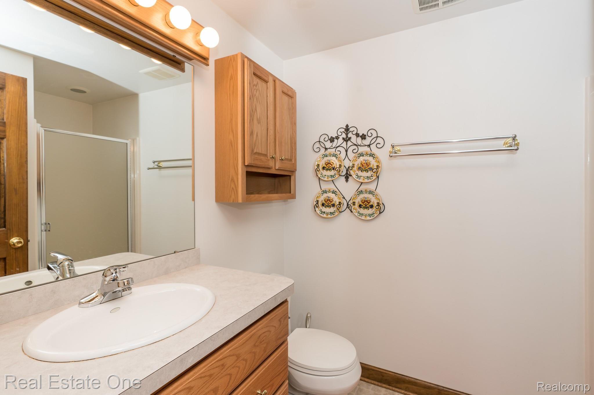 781 Dutton Road Rochester, MI 48306 - Photo 26 of 33 LOWER LEVEL FULL BATH