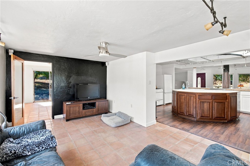 5885 Lion Ridge Creston, CA 93432 - Photo 9 of 56 Gallery Image 9