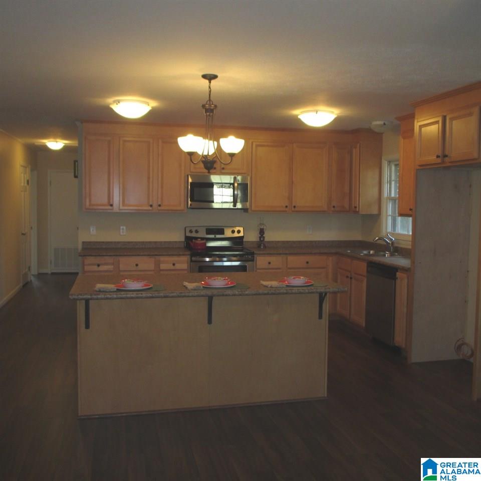 220 20th Street Oneonta, AL 35121 - Photo 3 of 20