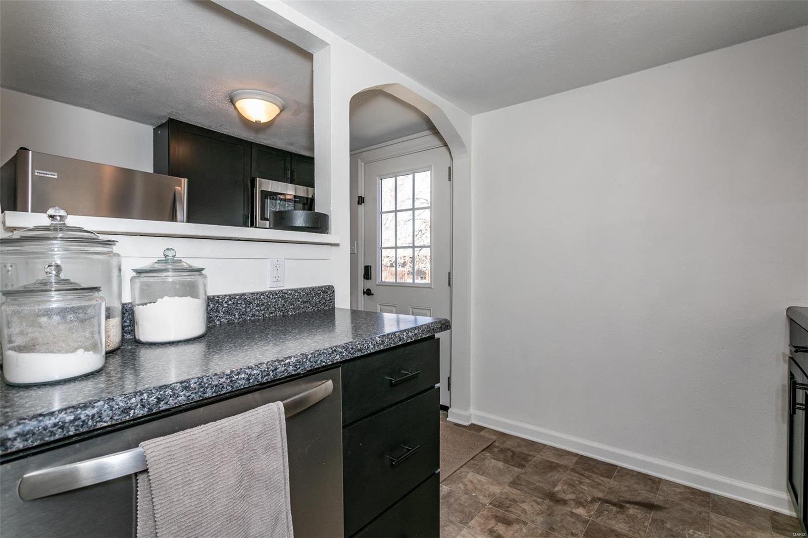 215 Staunton Road Troy, IL 62294 - Photo 13 of 37 Gallery Image 13