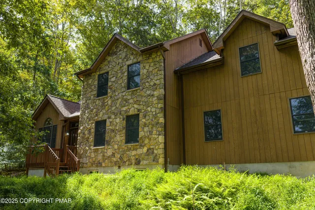 $449,000 | 5110 Oak Lane, Canadensis, PA 18325