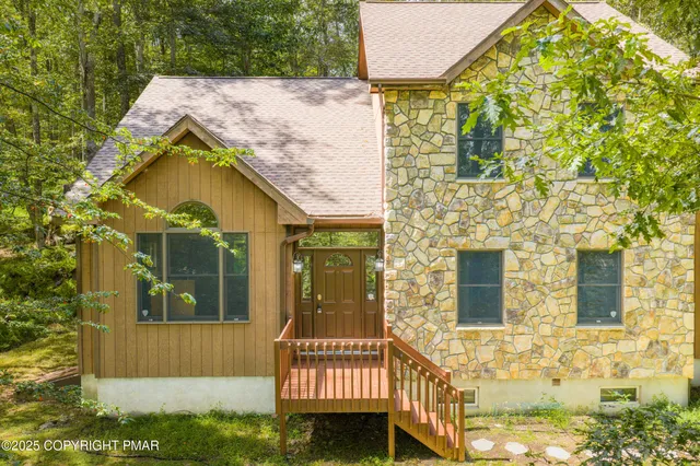 $449,000 | 5110 Oak Lane, Canadensis, PA 18325