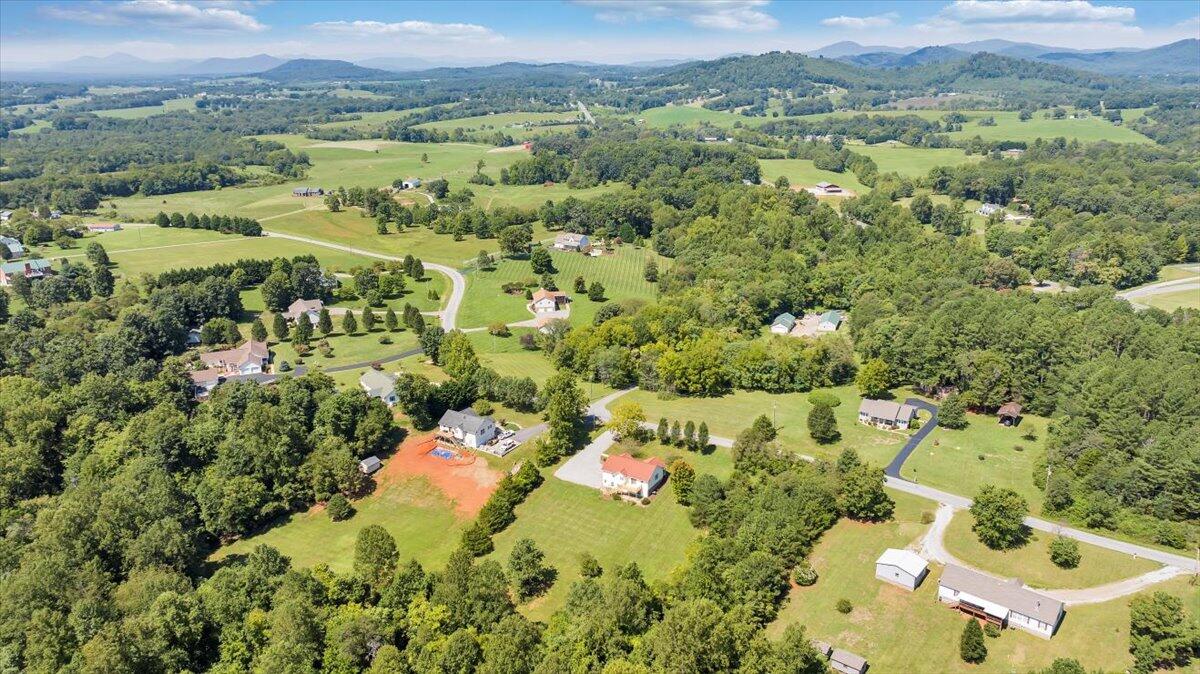 1218 Lipscomb Road Moneta, VA 24121 - Photo 52 of 63 59-DJI_20240822121053_0009_D_MIB