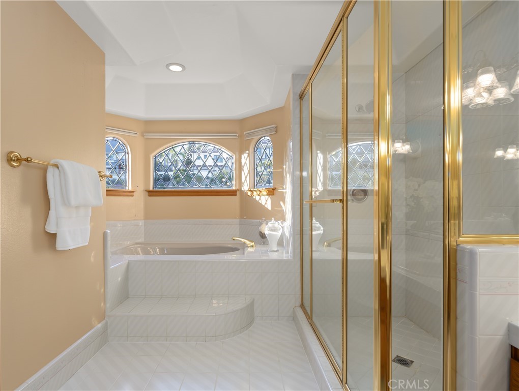 102 Mill Run Monrovia, CA 91016 - Photo 45 of 75 a bathroom with a toilet a sink and shower