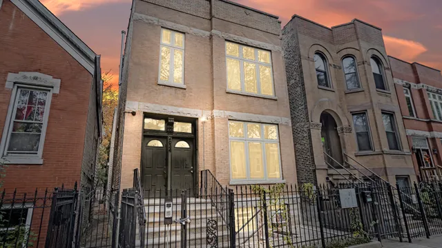 $1,895 | 2634 West Cortez Street, Unit 2R, Chicago, IL 60622