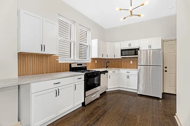 $1,895 | 2634 West Cortez Street, Unit 2R, Chicago, IL 60622