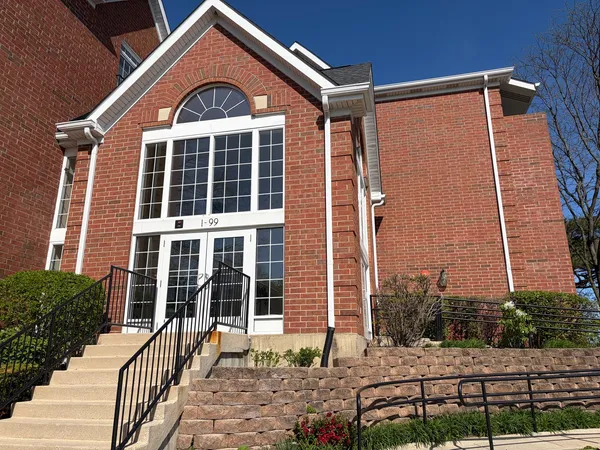 $2,200 | 57 Hunt Club Drive, Unit 57, St. Charles, IL 60174
