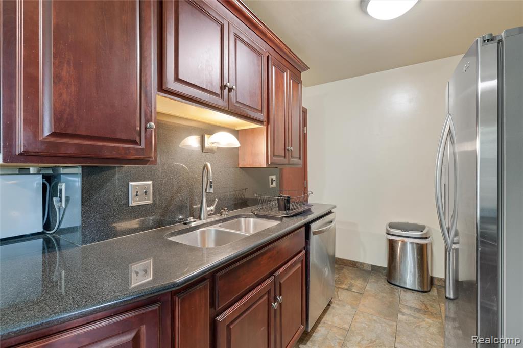 20348 Berg Road Detroit, MI 48219 - Photo 20 of 27 Gallery Image 20