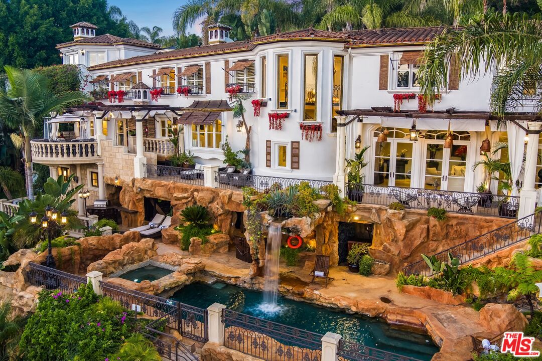 10824 Chalon Road Los Angeles, CA 90077 - Photo 33 of 40