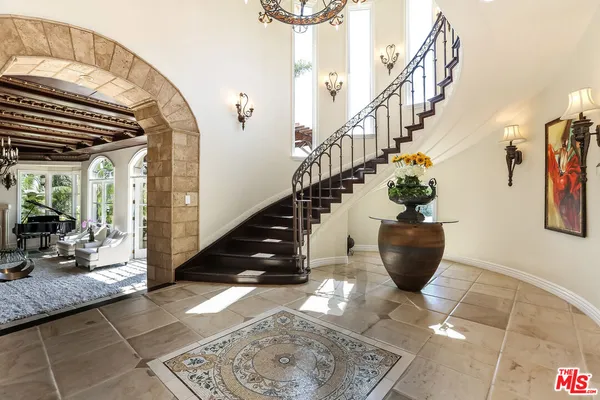 a view of entryway and hall