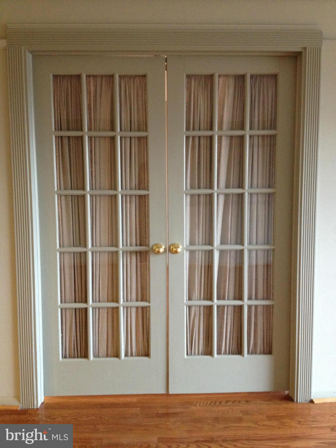 111 Hamlet Hill Road, Unit 902 Baltimore, MD 21210 - Photo 15 of 30 a view of wooden floor and cabinet