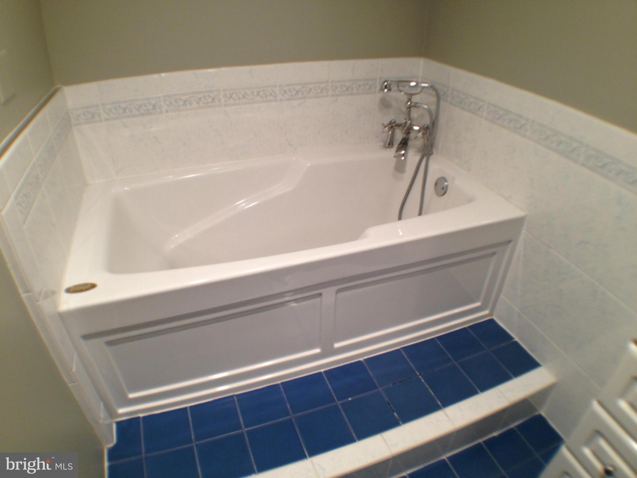 111 Hamlet Hill Road, Unit 902 Baltimore, MD 21210 - Photo 20 of 30