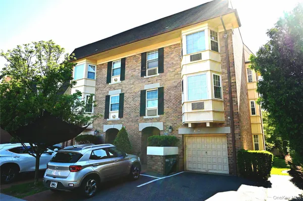 $620,000 | 13-21 Michael Court, Unit 1586 (L1) | Bay Terrace