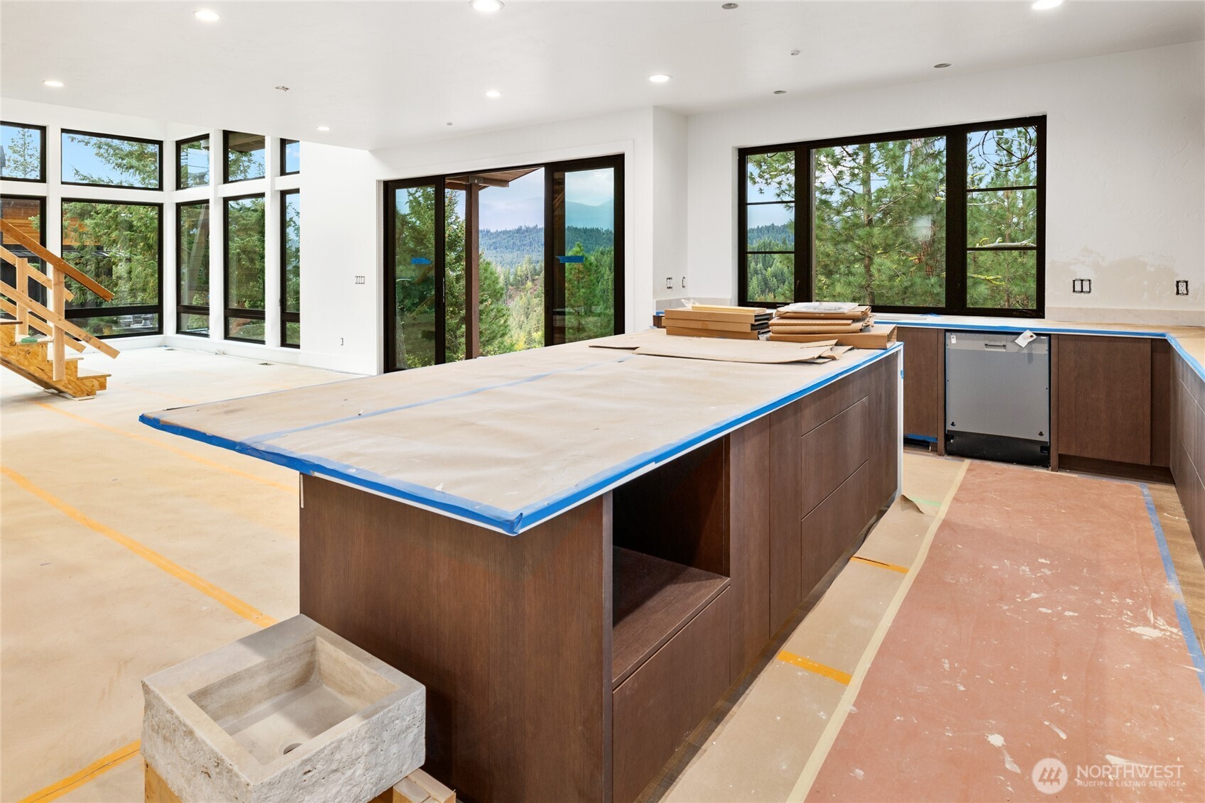 331 Kokanee Loop Cle Elum, WA 98922 - Photo 12 of 40 a very nice looking room with a large window