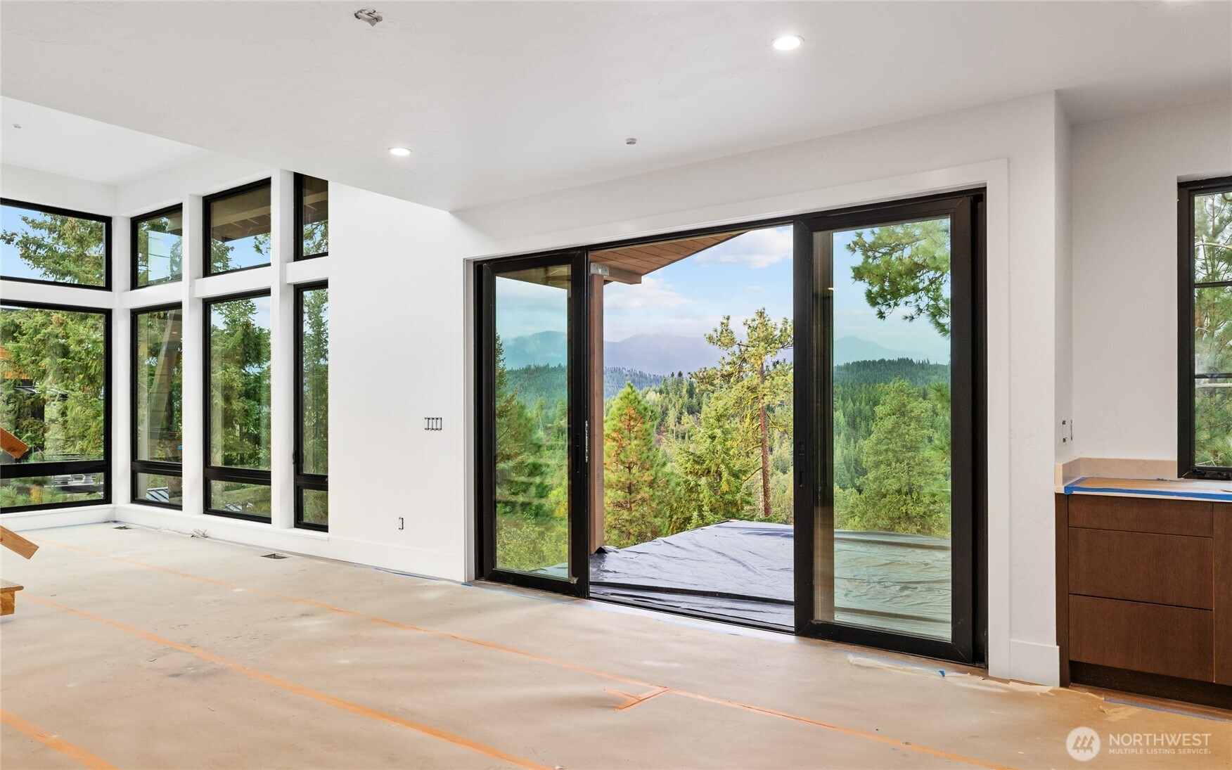 331 Kokanee Loop Cle Elum, WA 98922 - Photo 14 of 40 a view of an empty room with windows