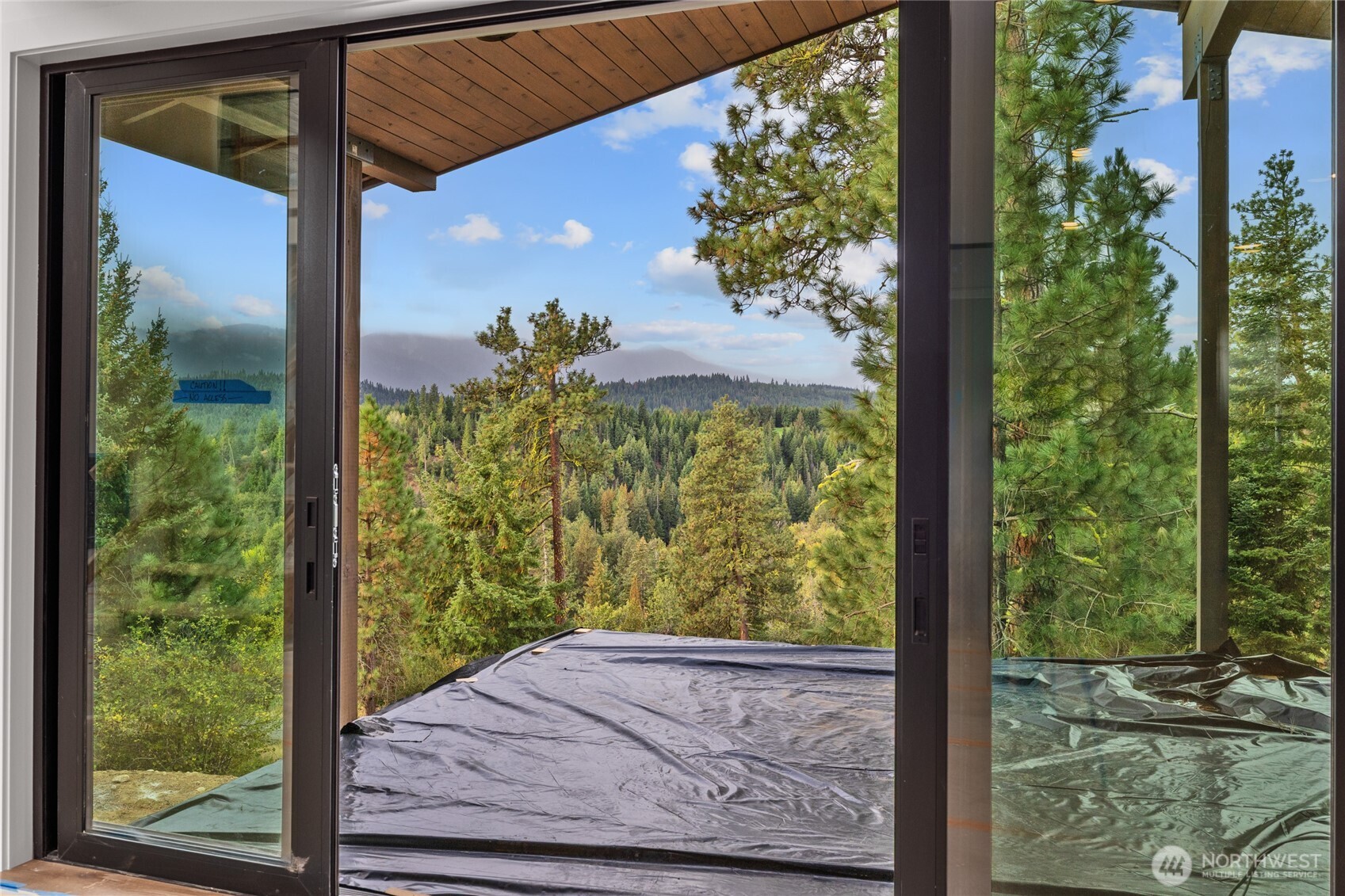331 Kokanee Loop Cle Elum, WA 98922 - Photo 15 of 40 a view of a porch