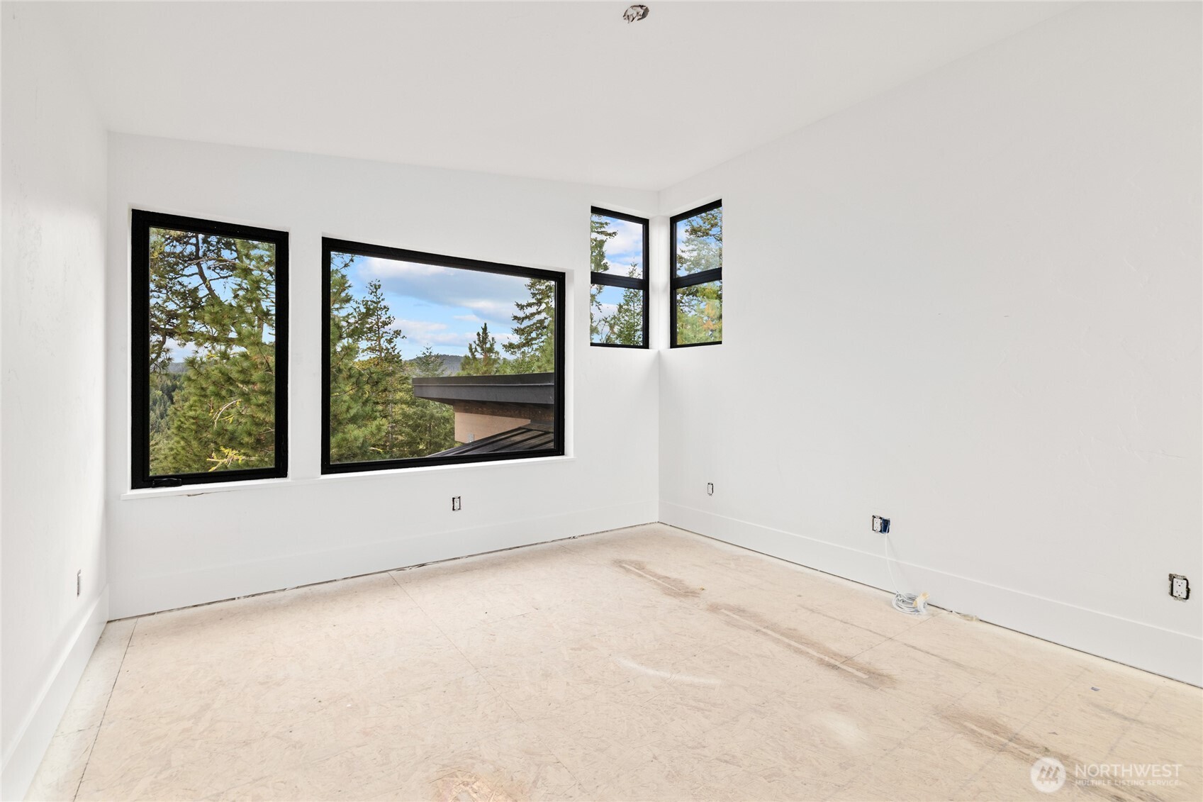 331 Kokanee Loop Cle Elum, WA 98922 - Photo 20 of 40 a view of an empty room with a window