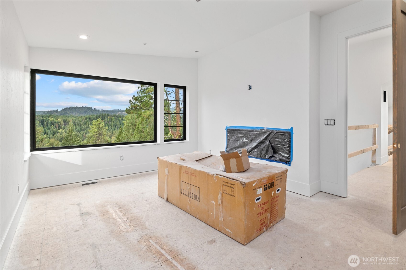 331 Kokanee Loop Cle Elum, WA 98922 - Photo 21 of 40 a living room with a couch and a large window