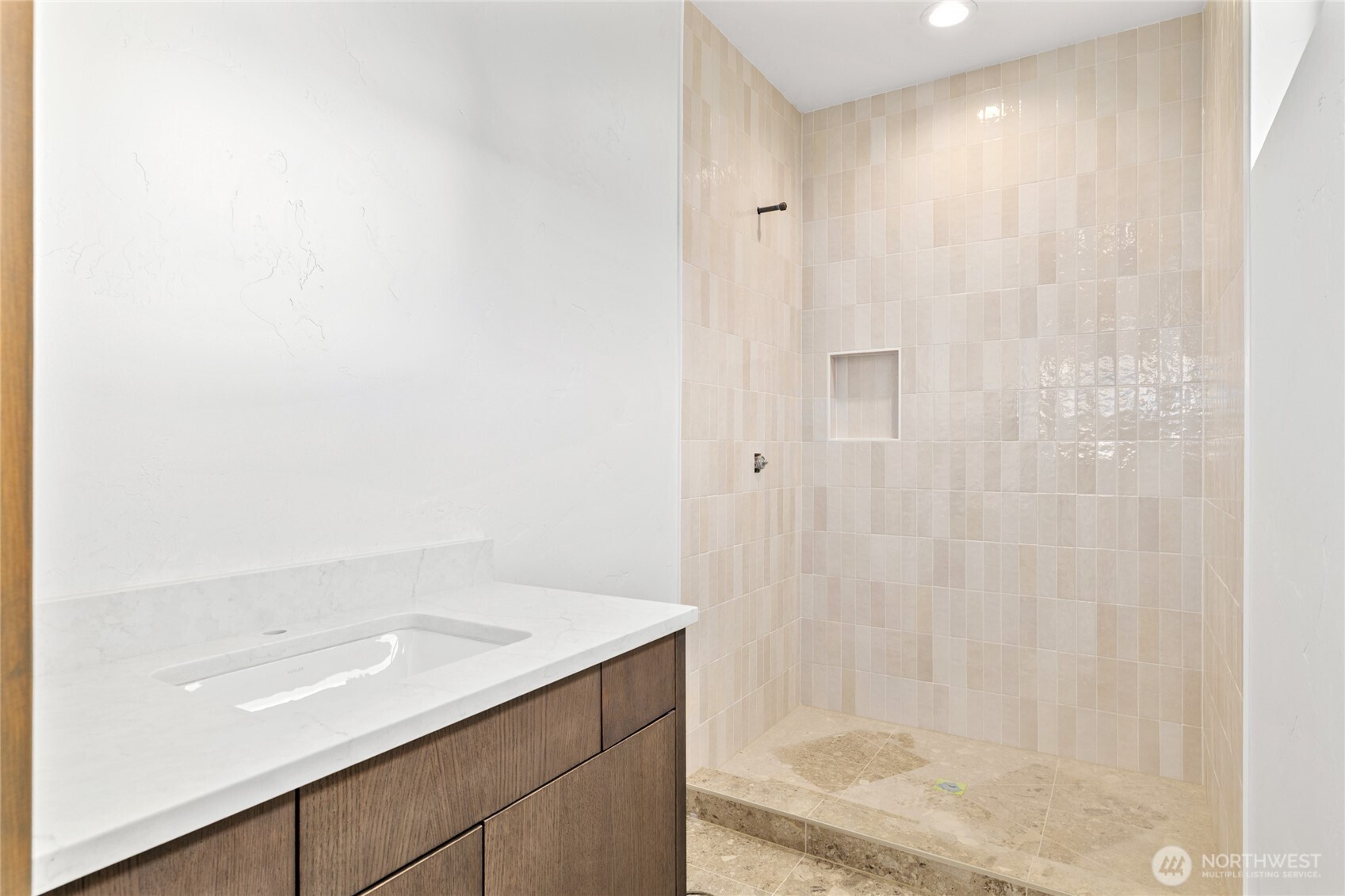 331 Kokanee Loop Cle Elum, WA 98922 - Photo 25 of 40 a bathroom with a shower and a sink