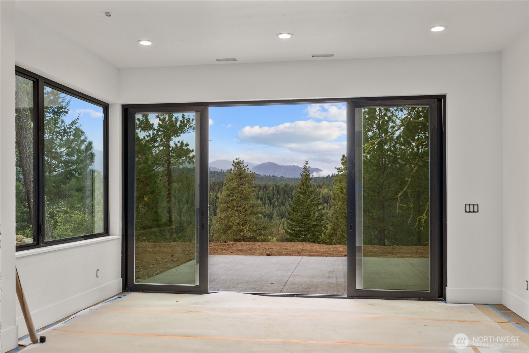 331 Kokanee Loop Cle Elum, WA 98922 - Photo 29 of 40 a view of a large window with an outdoor space