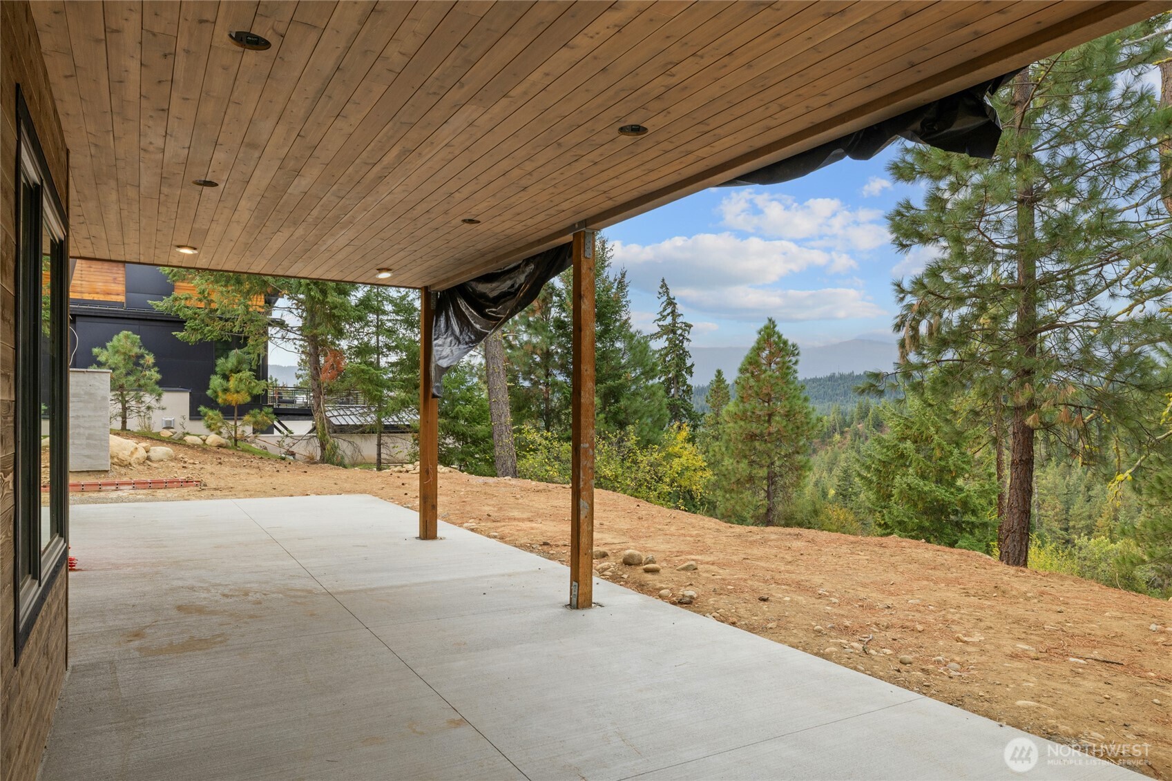 331 Kokanee Loop Cle Elum, WA 98922 - Photo 30 of 40 a view of a porch