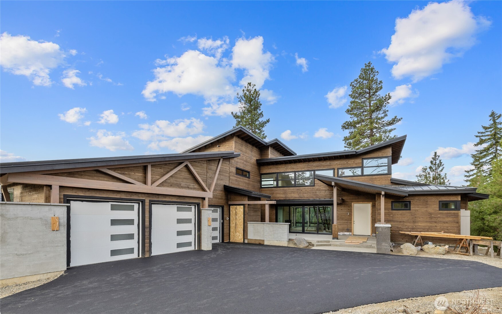 331 Kokanee Loop Cle Elum, WA 98922 - Photo 37 of 40 a view of a house with a garage