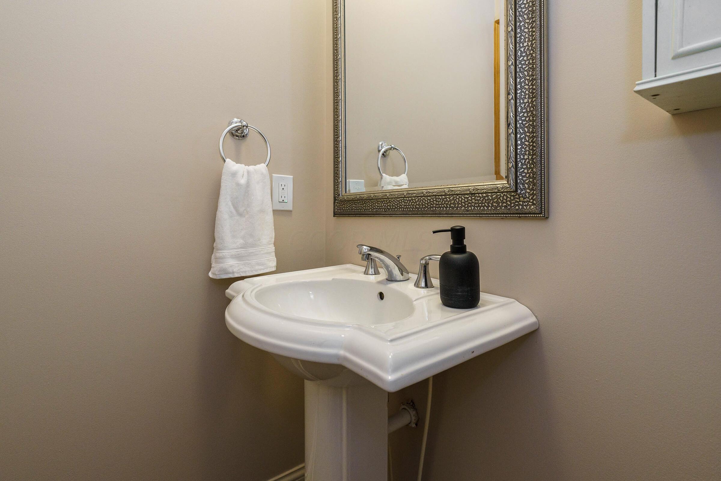 1788 Ford Road Delaware, OH 43015 - Photo 21 of 44 Powder Room