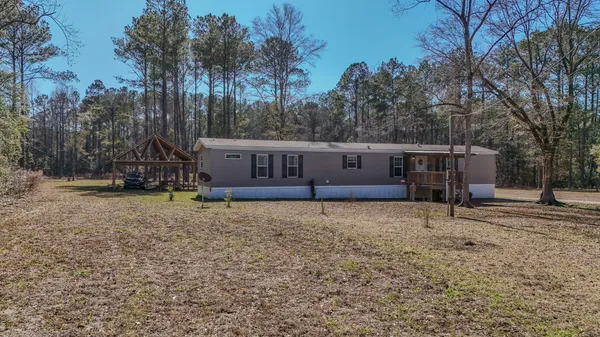 a house view with backyard space