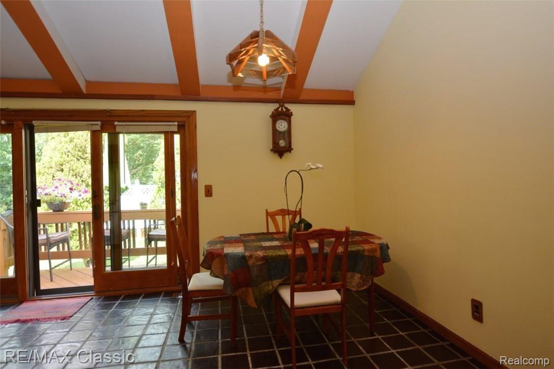 42439 Park Ridge Road Novi, MI 48375 - Photo 9 of 40 Breakfast Area 2.jpg