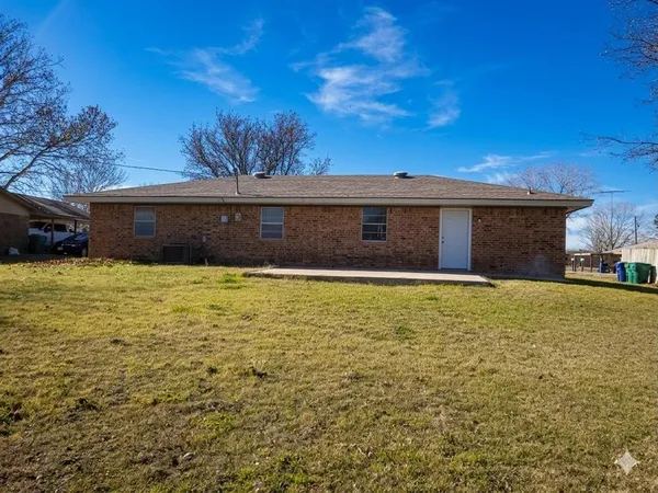 $200,000 | 305 Sierra Vista Drive, Chico, TX 76431