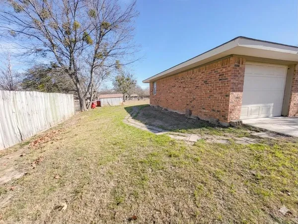 $200,000 | 305 Sierra Vista Drive, Chico, TX 76431