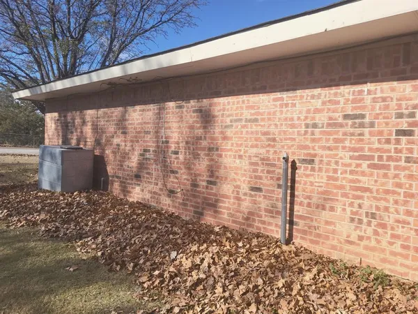 $200,000 | 305 Sierra Vista Drive, Chico, TX 76431