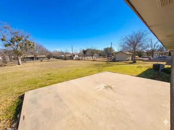$200,000 | 305 Sierra Vista Drive, Chico, TX 76431