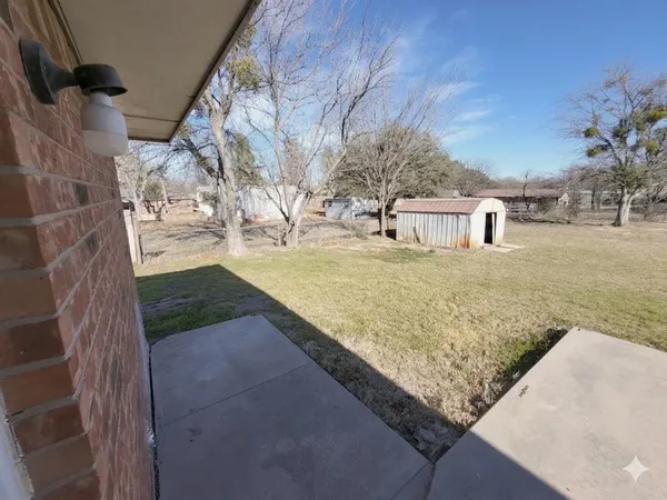 $200,000 | 305 Sierra Vista Drive, Chico, TX 76431