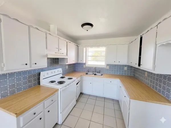 $200,000 | 305 Sierra Vista Drive, Chico, TX 76431