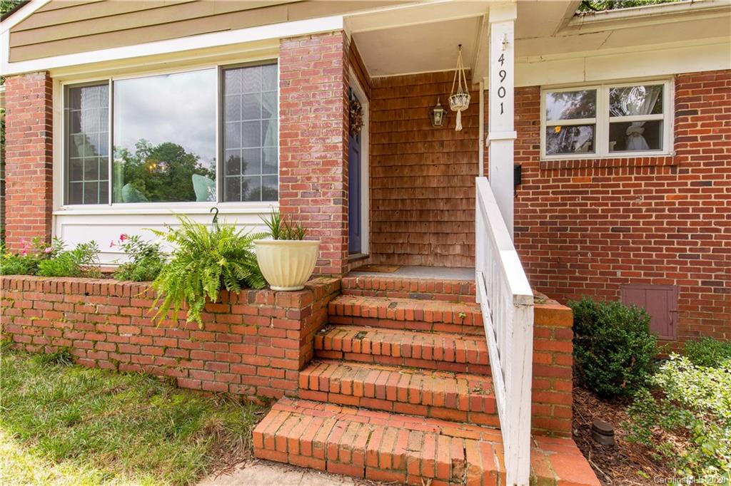 4901 Valley Stream Road Charlotte, NC 28209 - Photo 3 of 18 Gallery Image 3