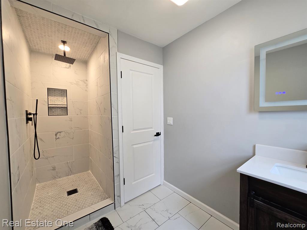 2114 West Miller Road Lansing, MI 48911 - Photo 8 of 29