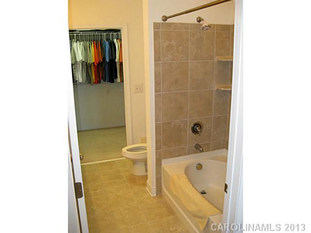 1000 East Woodlawn Road, Unit 413 Charlotte, NC 28209 - Photo 10 of 15