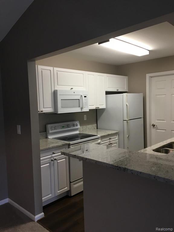 3609 Oakmonte Boulevard, Unit 36 Rochester, MI 48306 - Photo 3 of 20